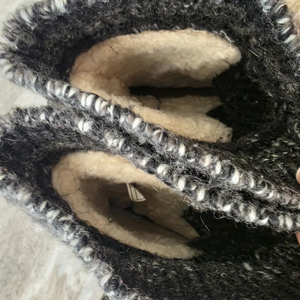 UGG Kaylana Black Suede Sheepskin Lined Winter Boots Women's Size 6